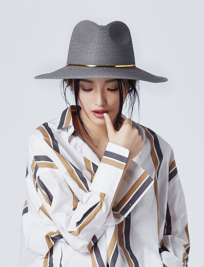 看看我的帽子和从头到脚的blingbling，还有比春夏更骚气的流行季吗？